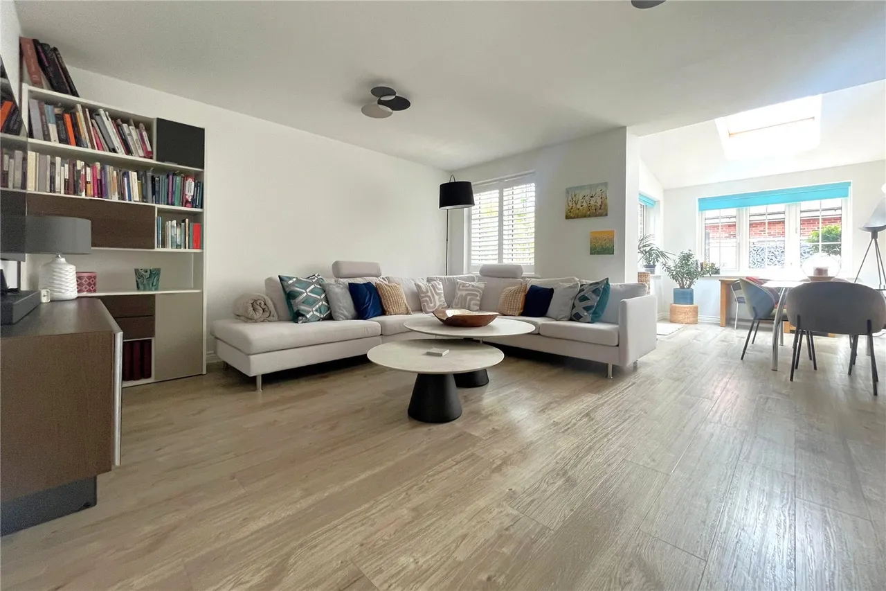 Montague Mews, Farnham, Surrey, GU9 7GF, photo 4