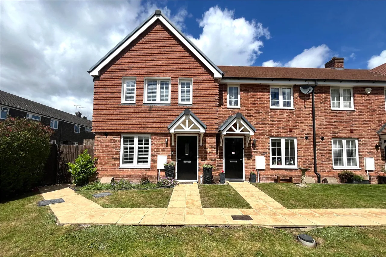3 bed house for sale — Montague Mews, Farnham, Surrey, GU9 7GF