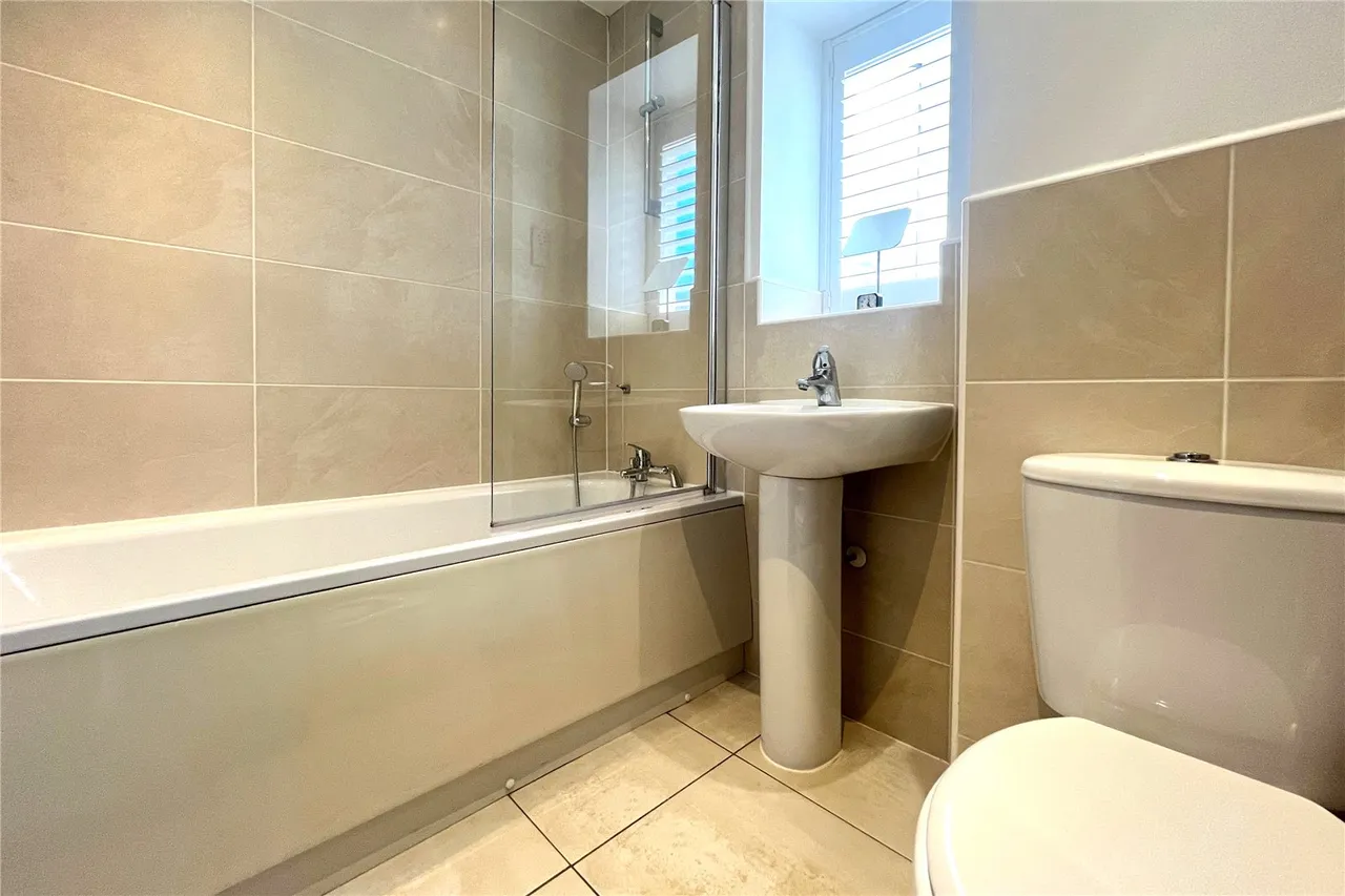 Montague Mews, Farnham, Surrey, GU9 7GF, photo 5