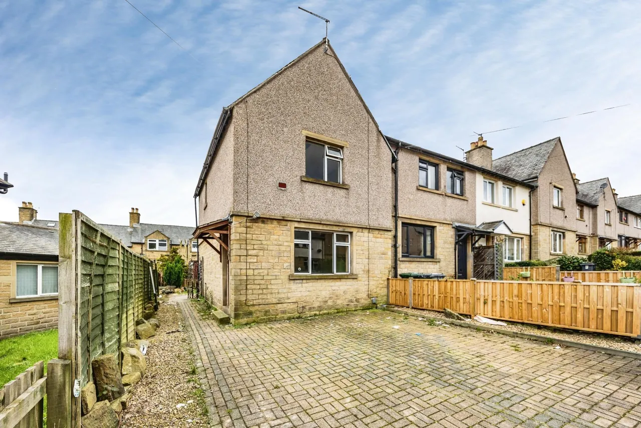 2 bed house for sale, Royds Avenue, Huddersfield, HD3