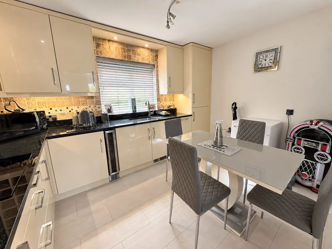 Manor House, Mansfield Woodhouse, Mansfield, NG19 9LU, photo 4