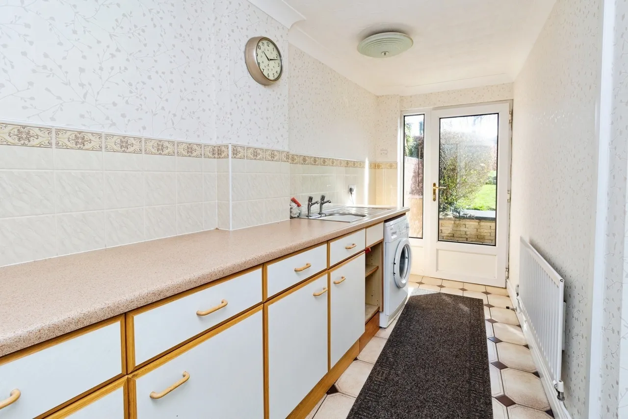 Witney Road, Staffordshire, ST17, photo 6