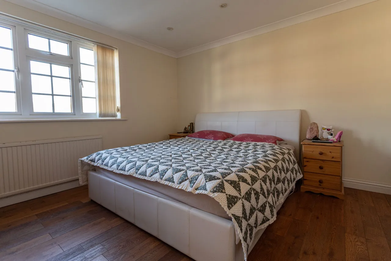 Paddock Court, Hartley Wintney, Hook, RG27 8LL, photo 6