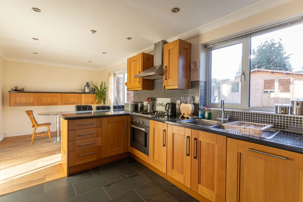 Paddock Court, Hartley Wintney, Hook, RG27 8LL, photo 3