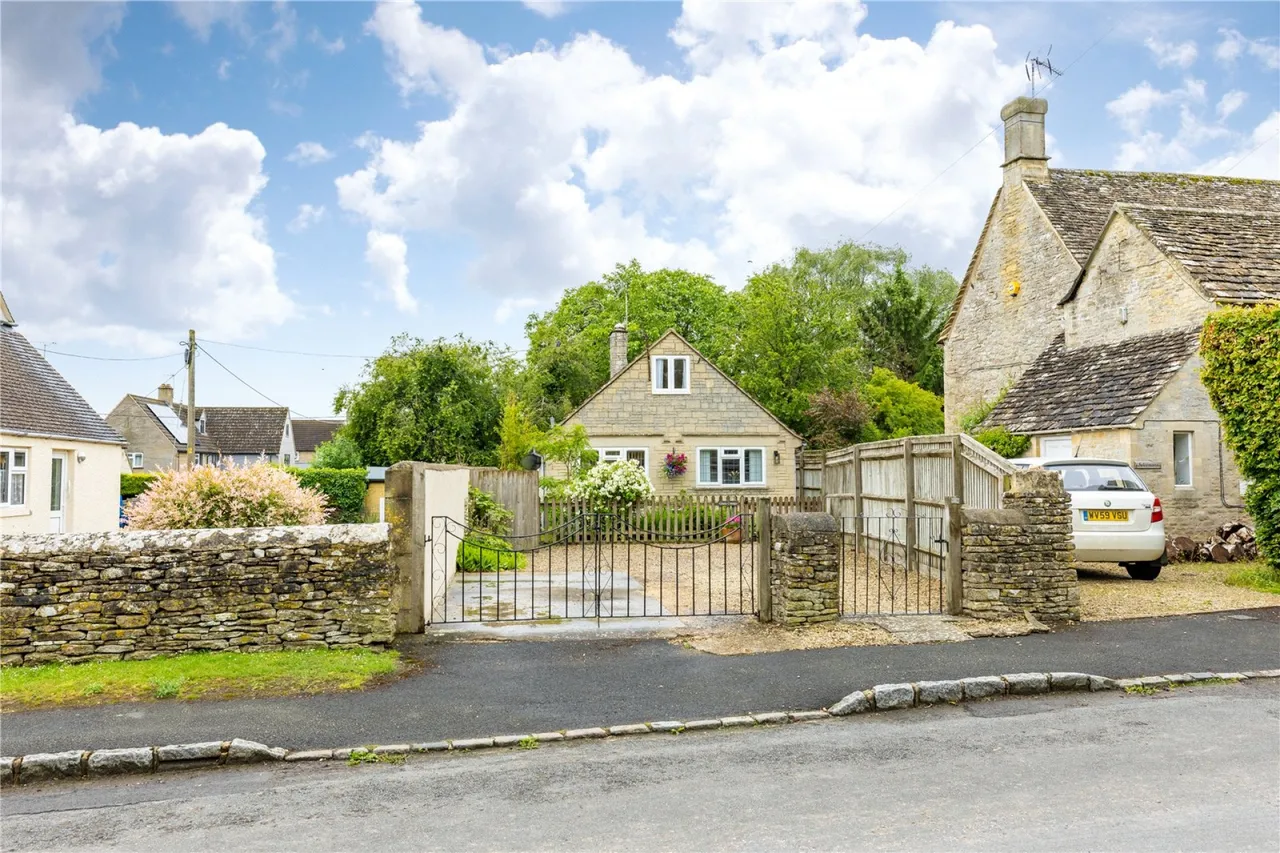 The Green, Quenington, GL7, photo 2