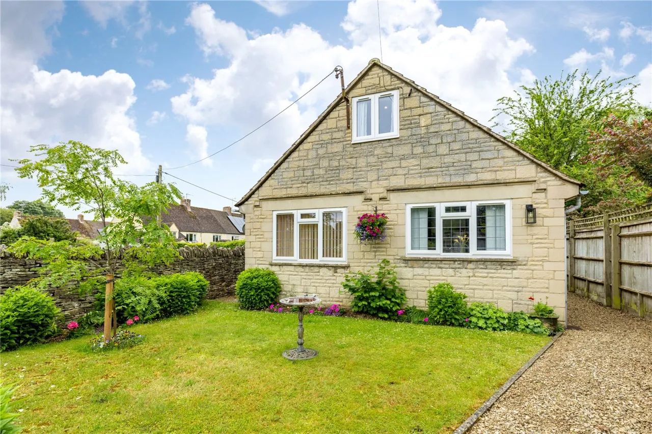 3 bed house for sale, The Green, Quenington, GL7