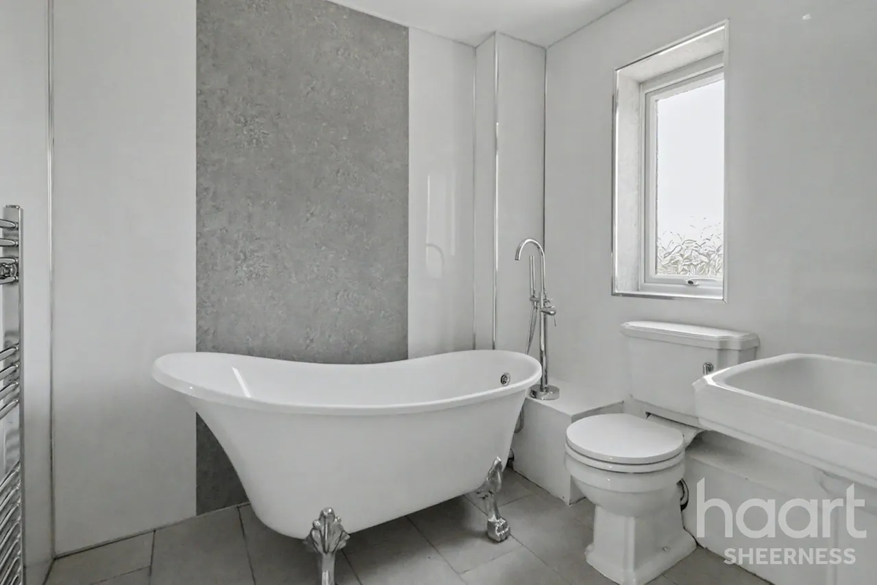 Alder Close, Sheerness, ME12, photo 2
