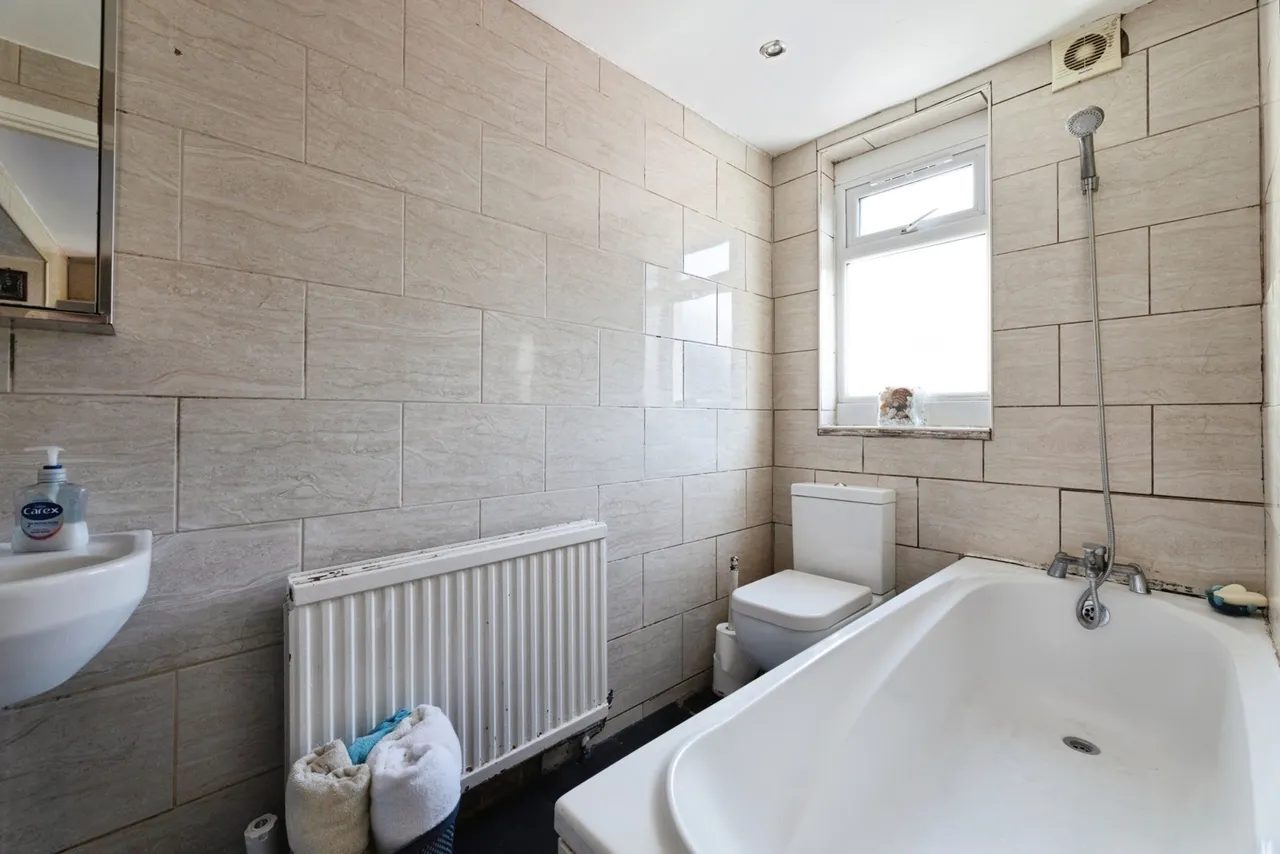 Cheriton Avenue, Ilford, IG5, photo 13