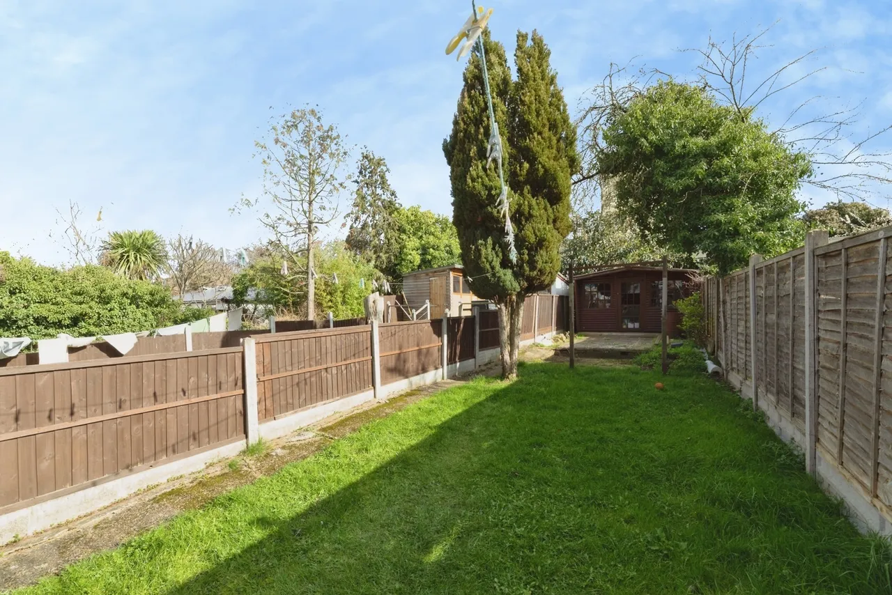 Cheriton Avenue, Ilford, IG5, photo 15