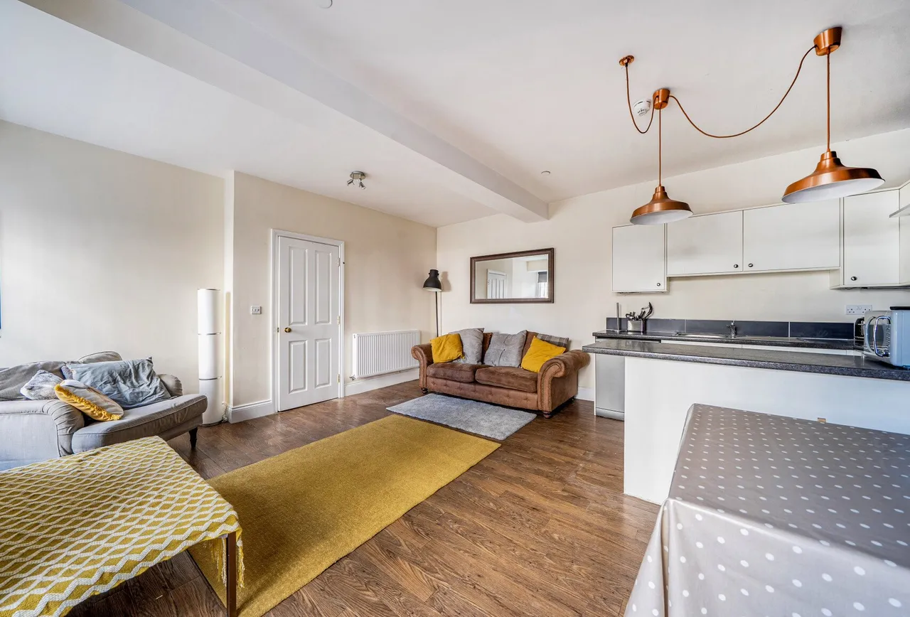 Wellington Street, Cheltenham, GL50 1XY, photo 2