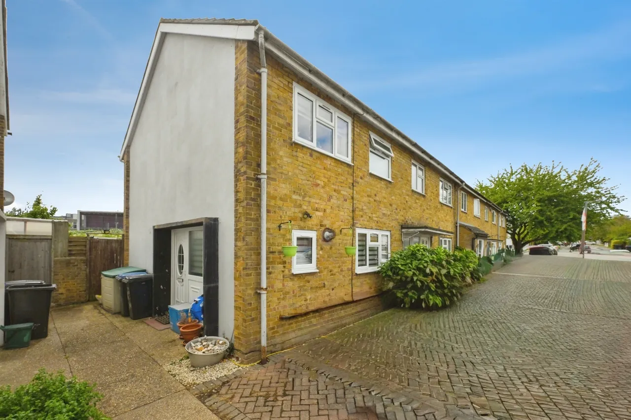 2 bed house for sale — Spencers Croft, HARLOW