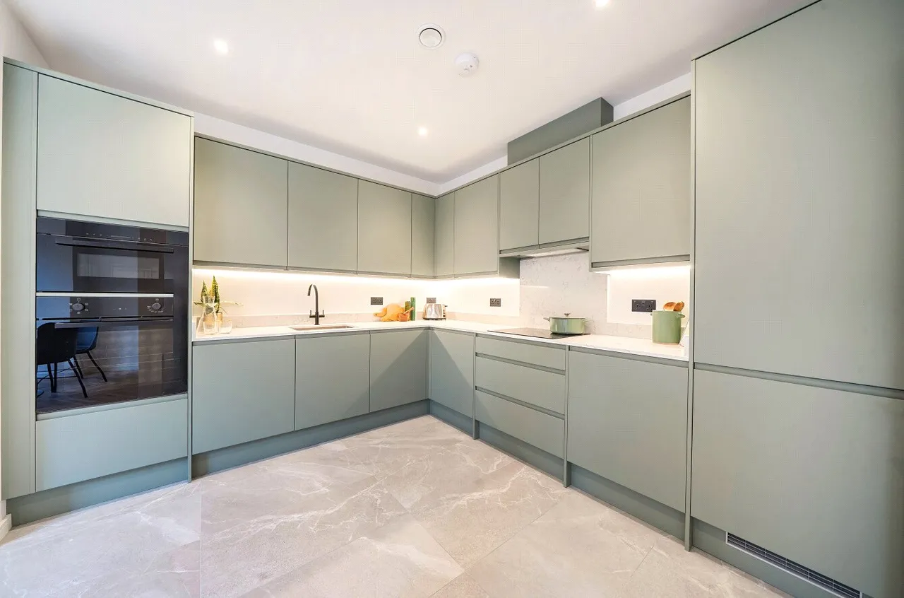 2 bed flat for sale, Jeddo Road, London, W12