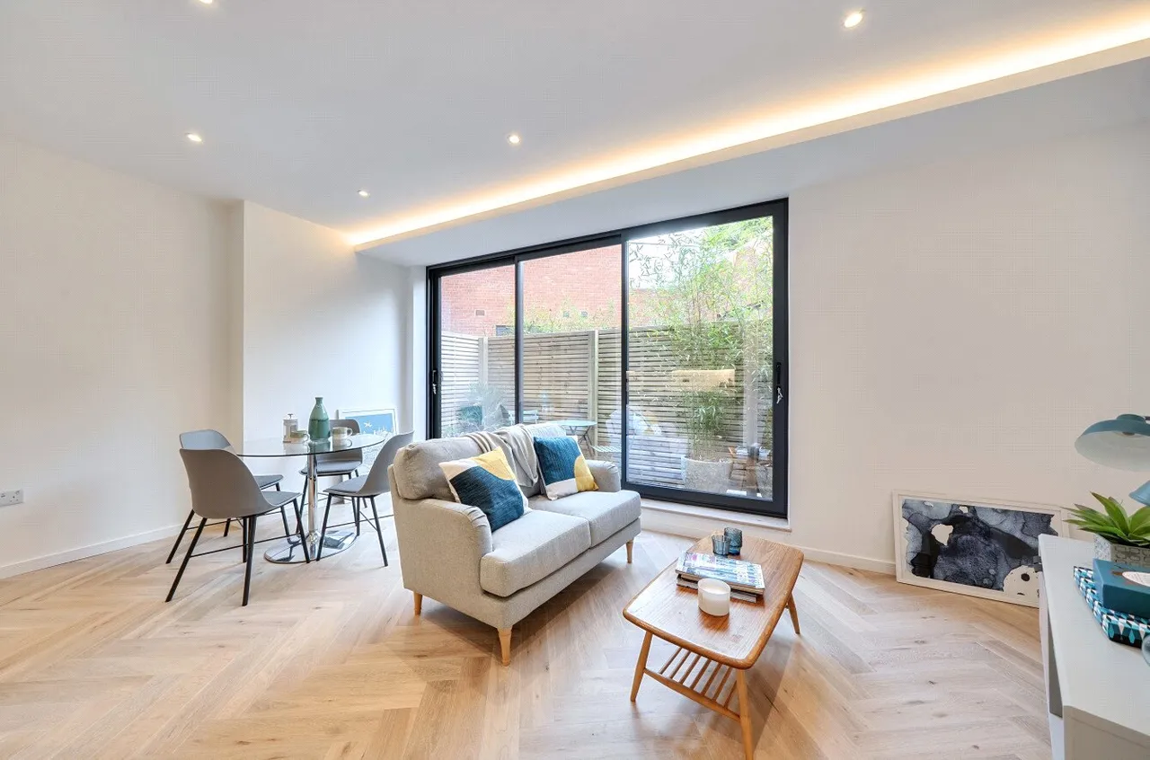 Jeddo Road, London, W12, photo 2