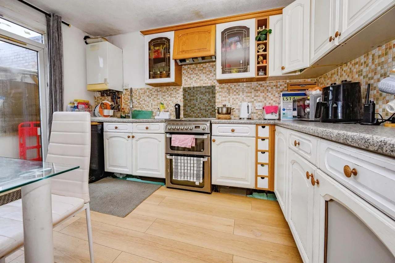 Chester Avenue, Luton, Bedfordshire, LU4, photo 3