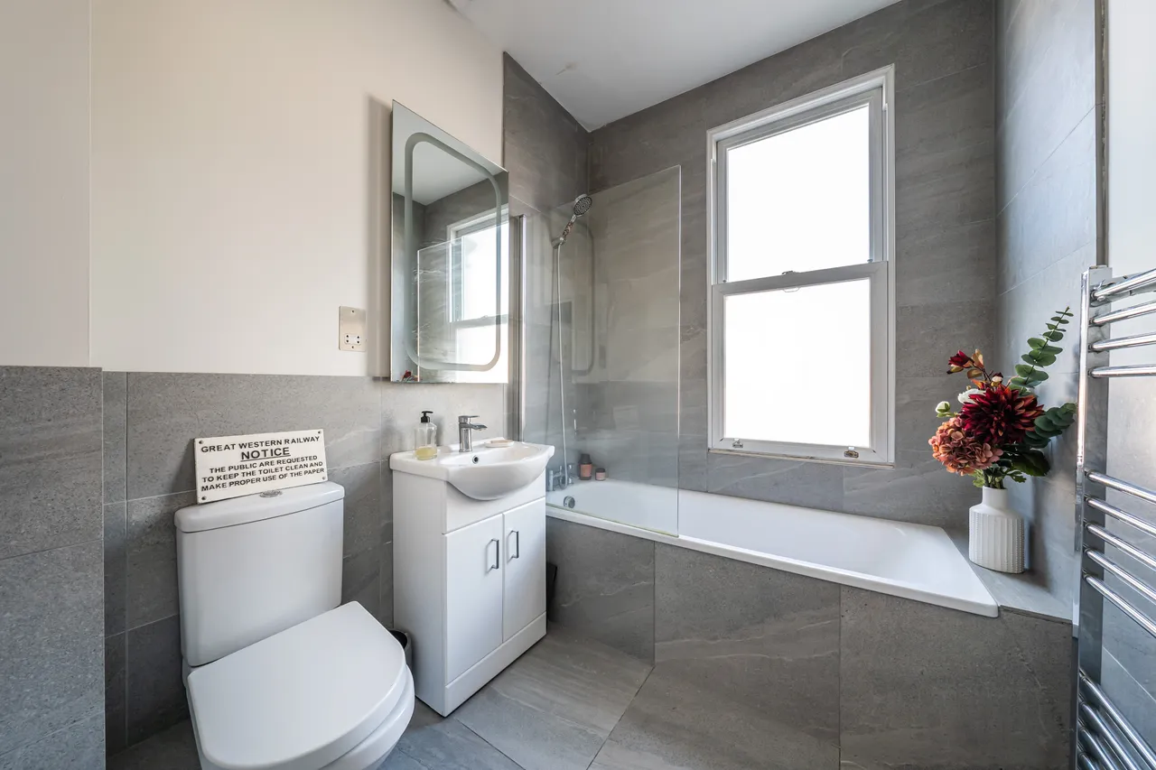 Lavender Hill, London, SW11, photo 6