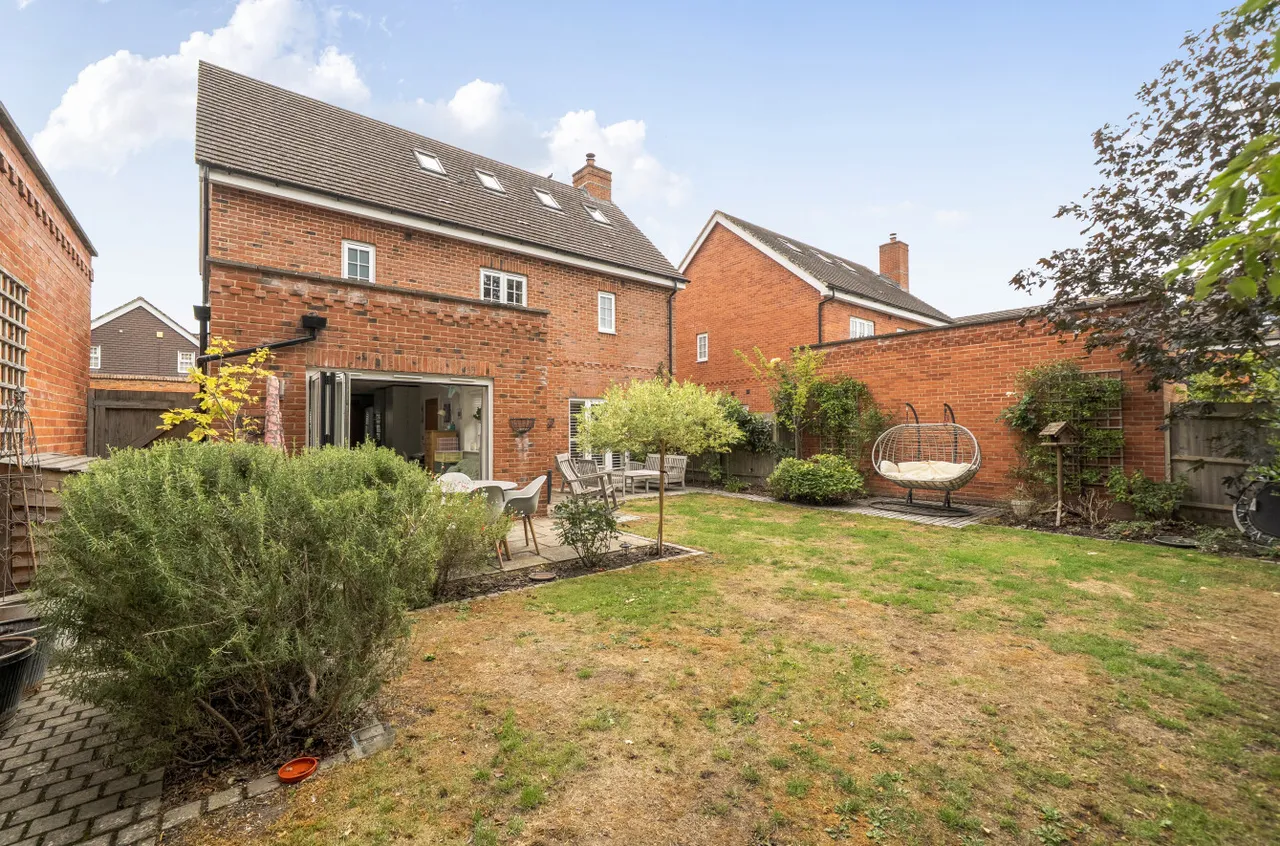 Hall Garden, Binfield, Bracknell, Berkshire, RG42 4NY, photo 22