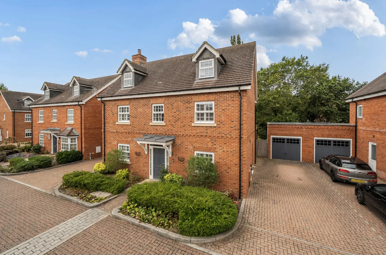 4 bed house for sale — Hall Garden, Binfield, Bracknell, Berkshire, RG42 4NY