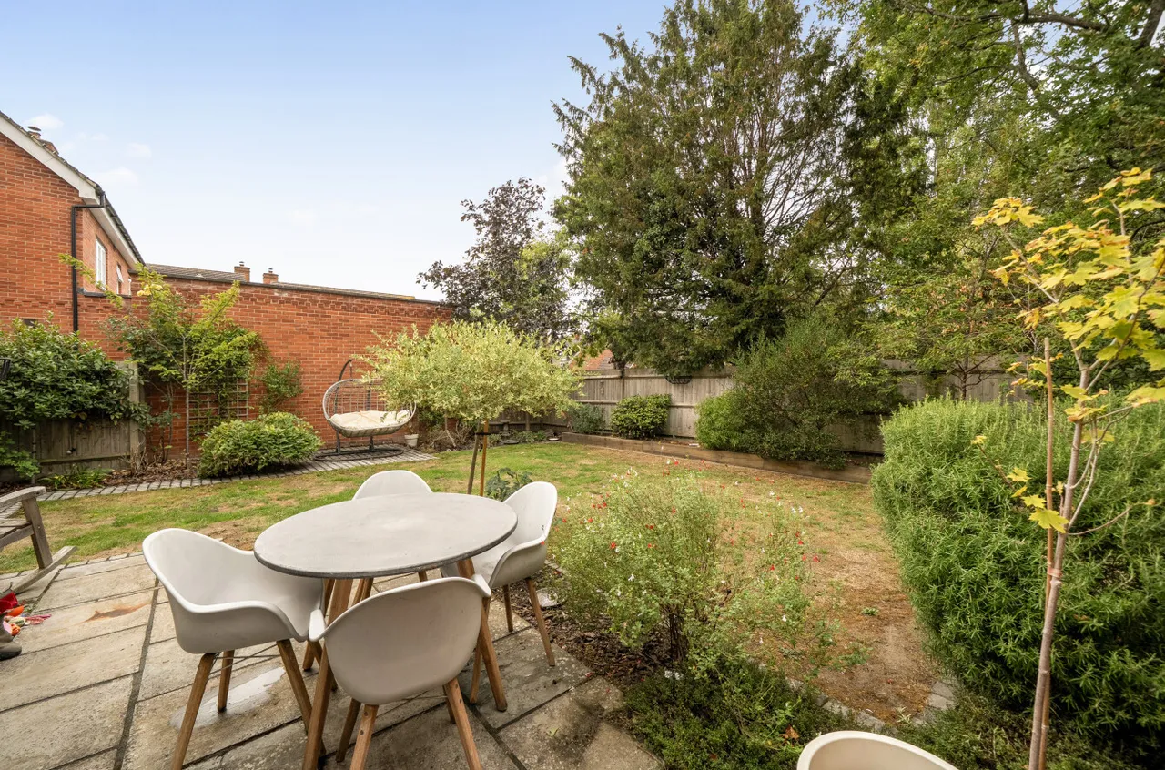Hall Garden, Binfield, Bracknell, Berkshire, RG42 4NY, photo 23