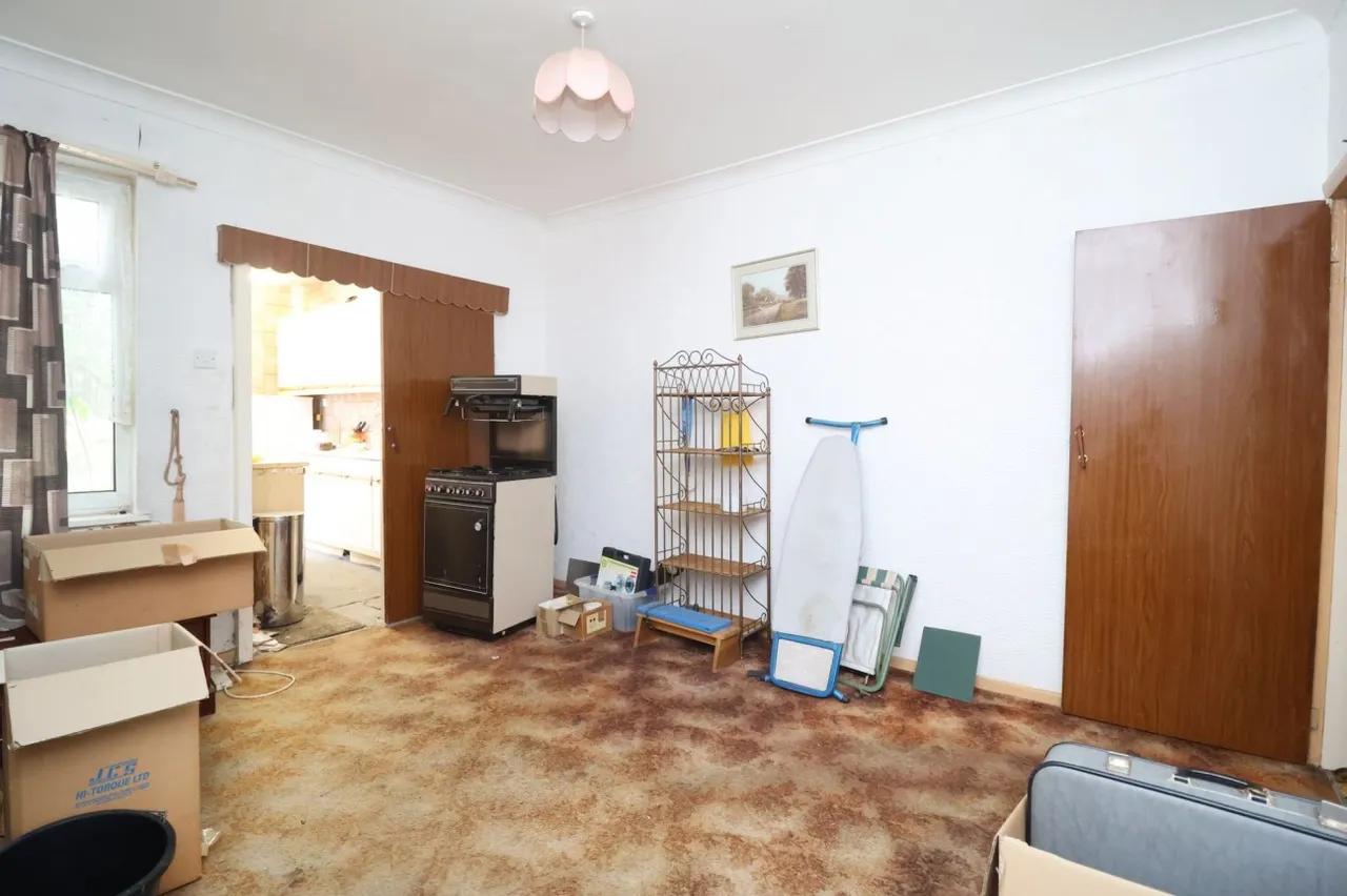 Coronation Street, Whitwell, S80, photo 3