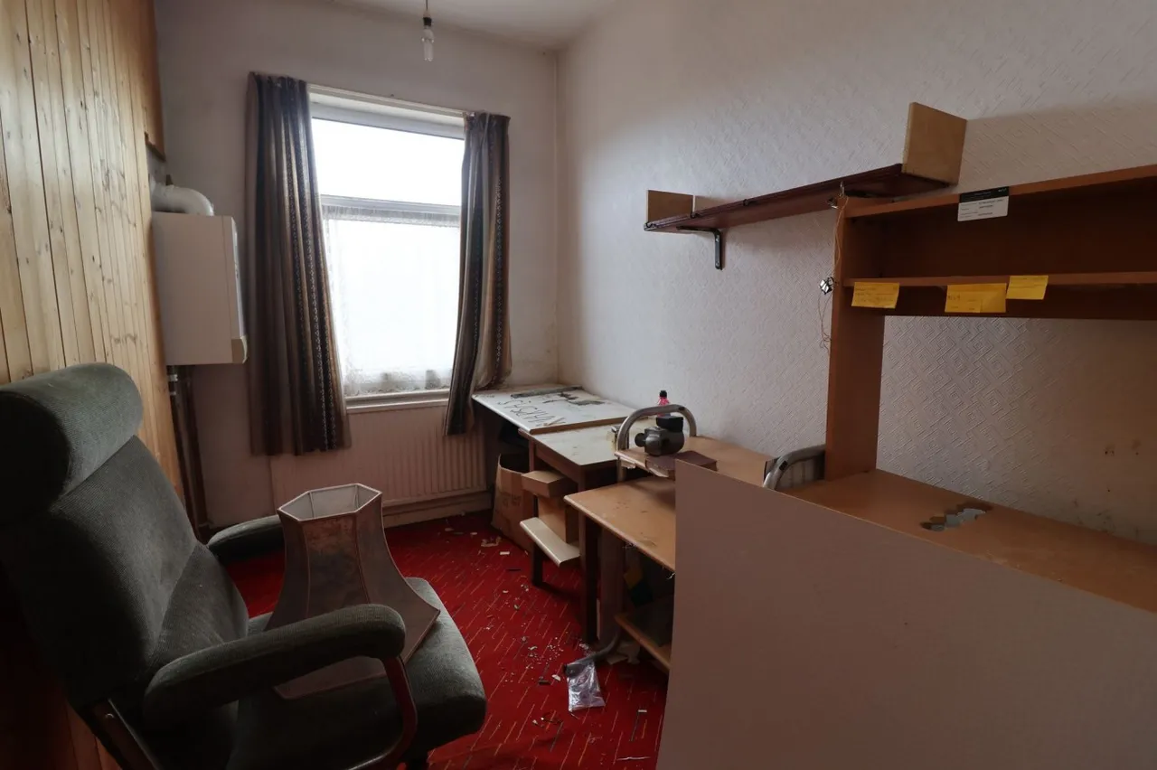 Coronation Street, Whitwell, S80, photo 9