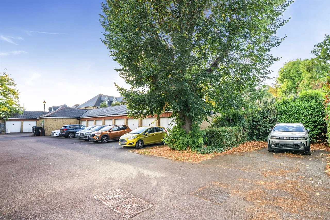 Gater Drive, Enfield, EN2, photo 11