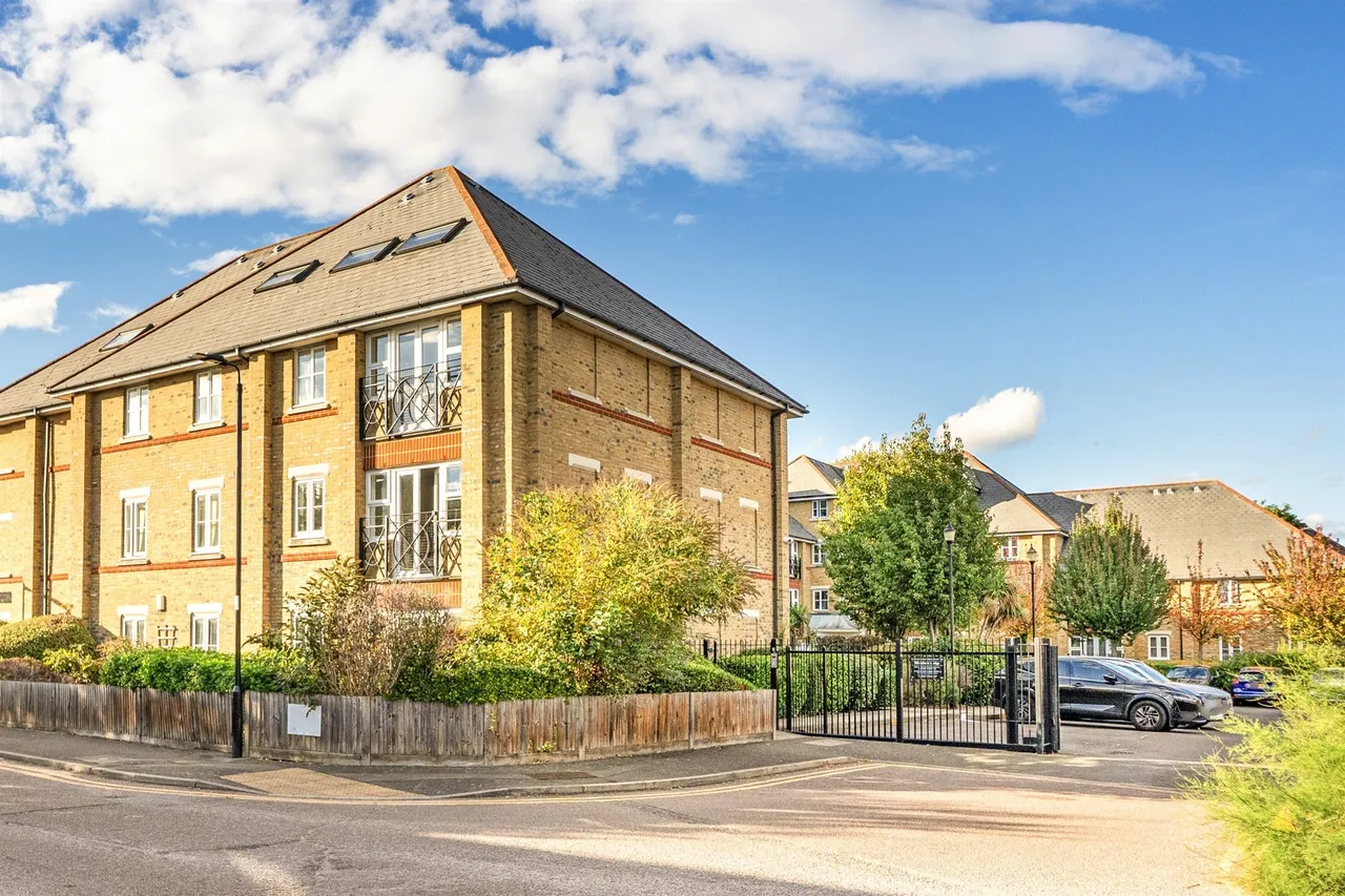 Gater Drive, Enfield, EN2, photo 2