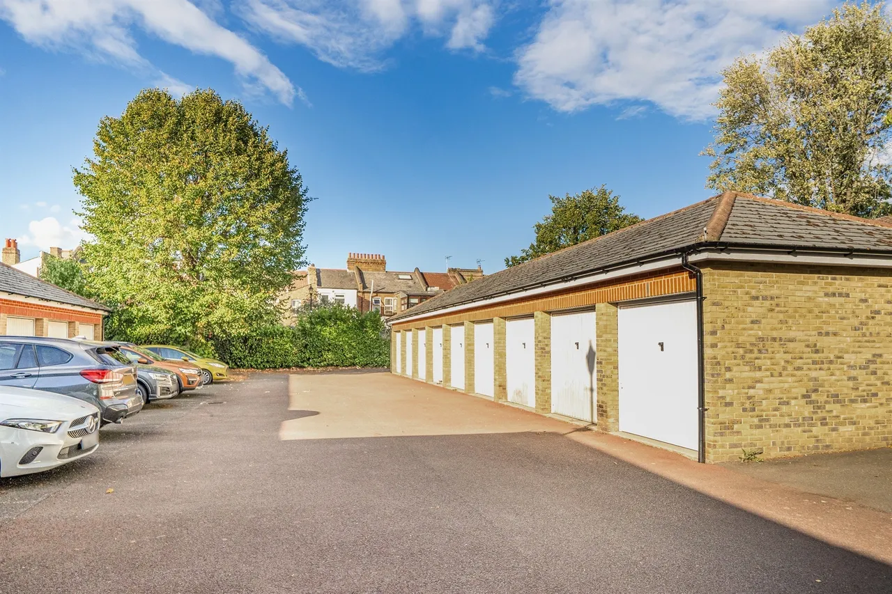 Gater Drive, Enfield, EN2, photo 12