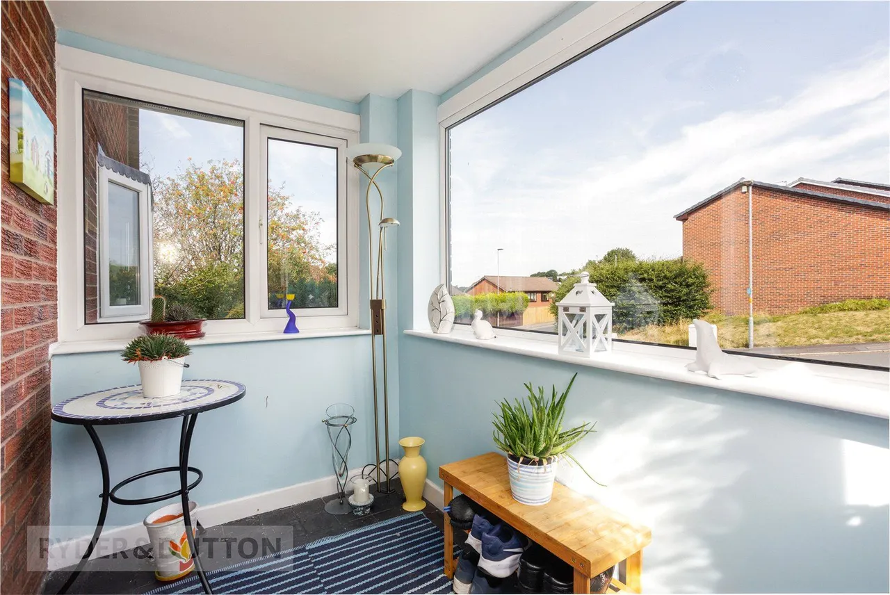 Mayfield Avenue, Springhead, OL4, photo 18