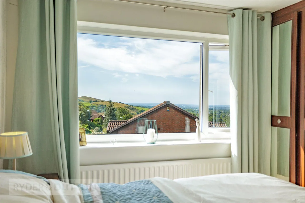 Mayfield Avenue, Springhead, OL4, photo 13