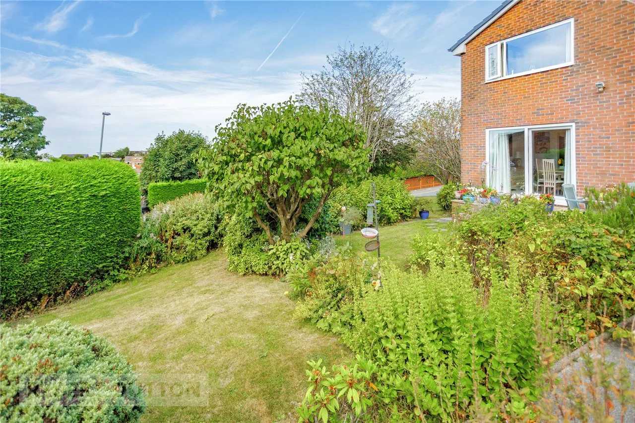Mayfield Avenue, Springhead, OL4, photo 19