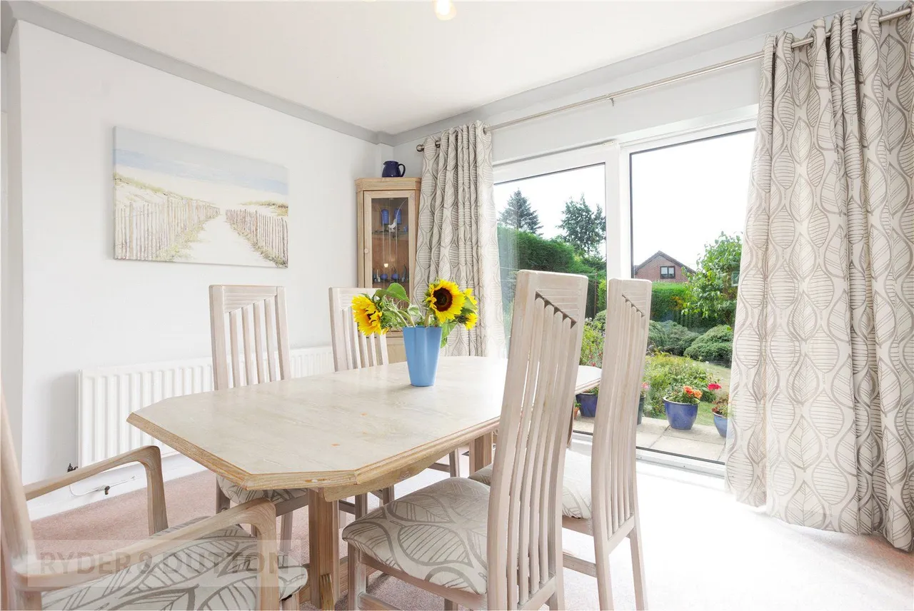 Mayfield Avenue, Springhead, OL4, photo 6