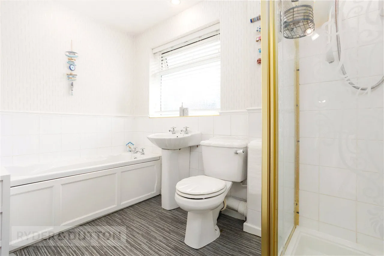 Mayfield Avenue, Springhead, OL4, photo 17