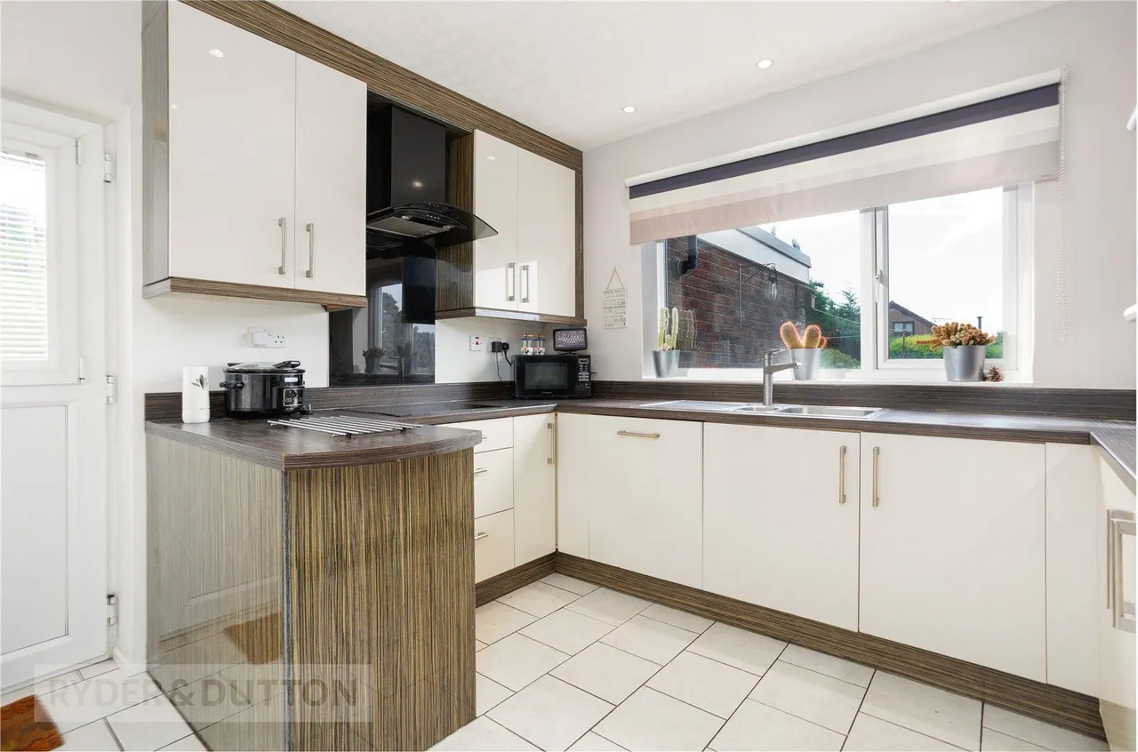 Mayfield Avenue, Springhead, OL4, photo 8