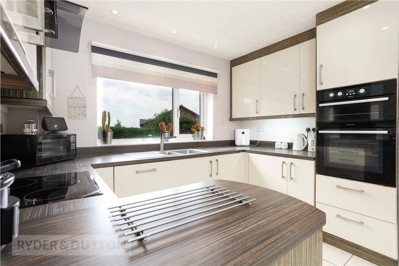 Mayfield Avenue, Springhead, OL4, photo 9