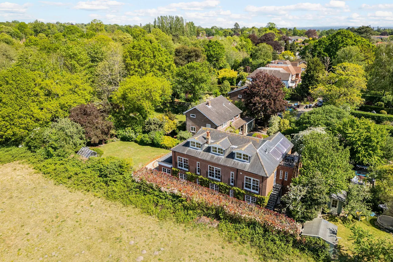5 bed house for sale — Northcroft Close, Egham, TW20
