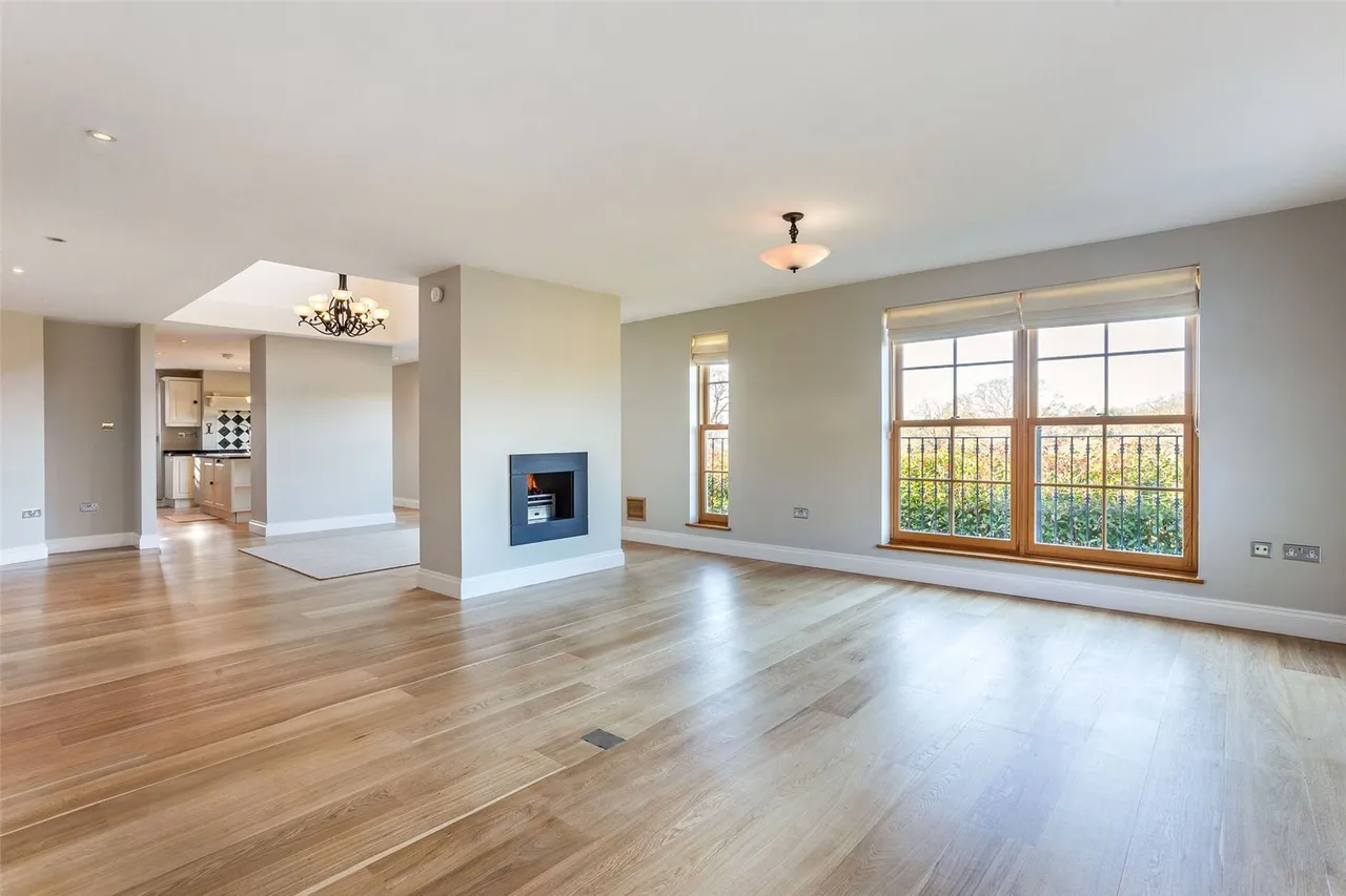 Northcroft Close, Egham, TW20, photo 2