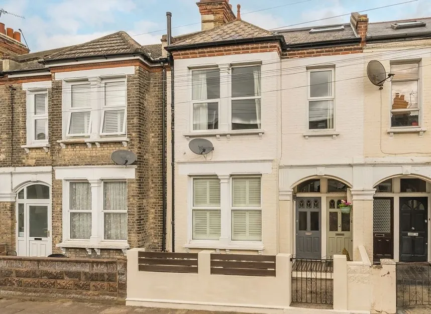 4 bed flat for sale, Loubet Street, Tooting, SW17