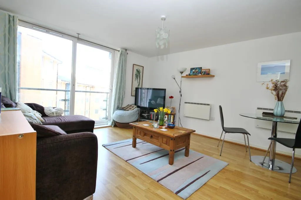High Street, Feltham, TW13, photo 6