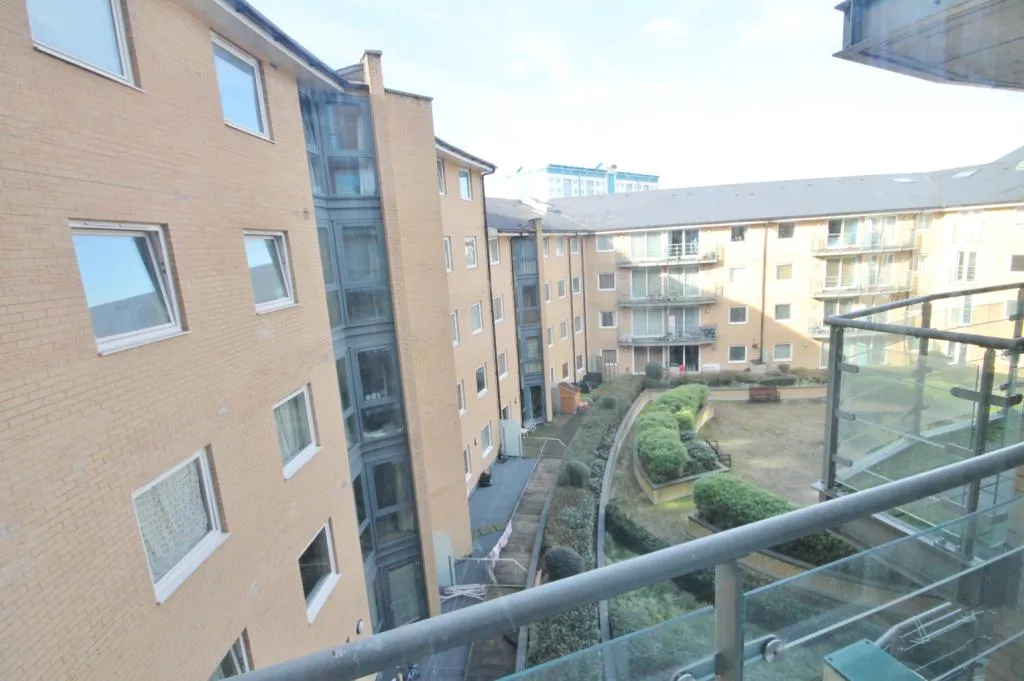 High Street, Feltham, TW13, photo 5
