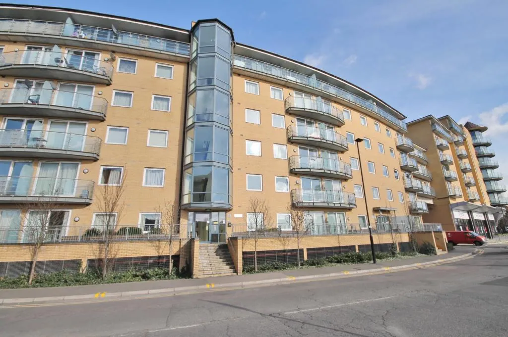 High Street, Feltham, TW13, photo 3