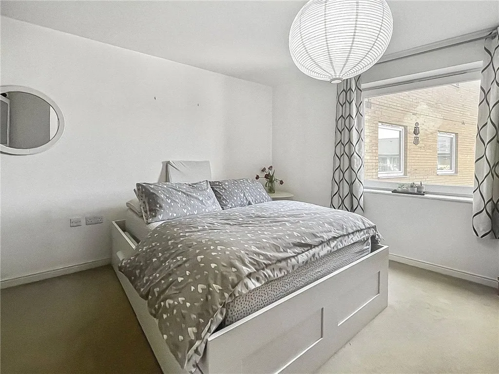 High Street, Feltham, TW13, photo 8