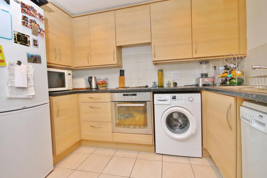 High Street, Feltham, TW13, photo 2