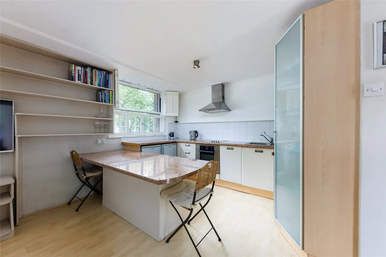 Dartmouth Close, London, W11, photo 2