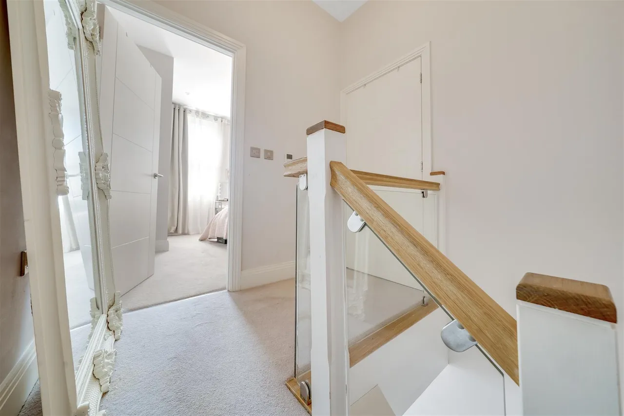 High Street, Hampton Hill, TW12, photo 6