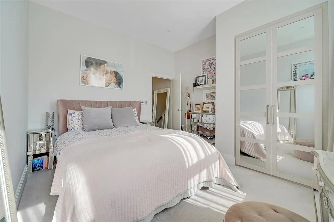 High Street, Hampton Hill, TW12, photo 7