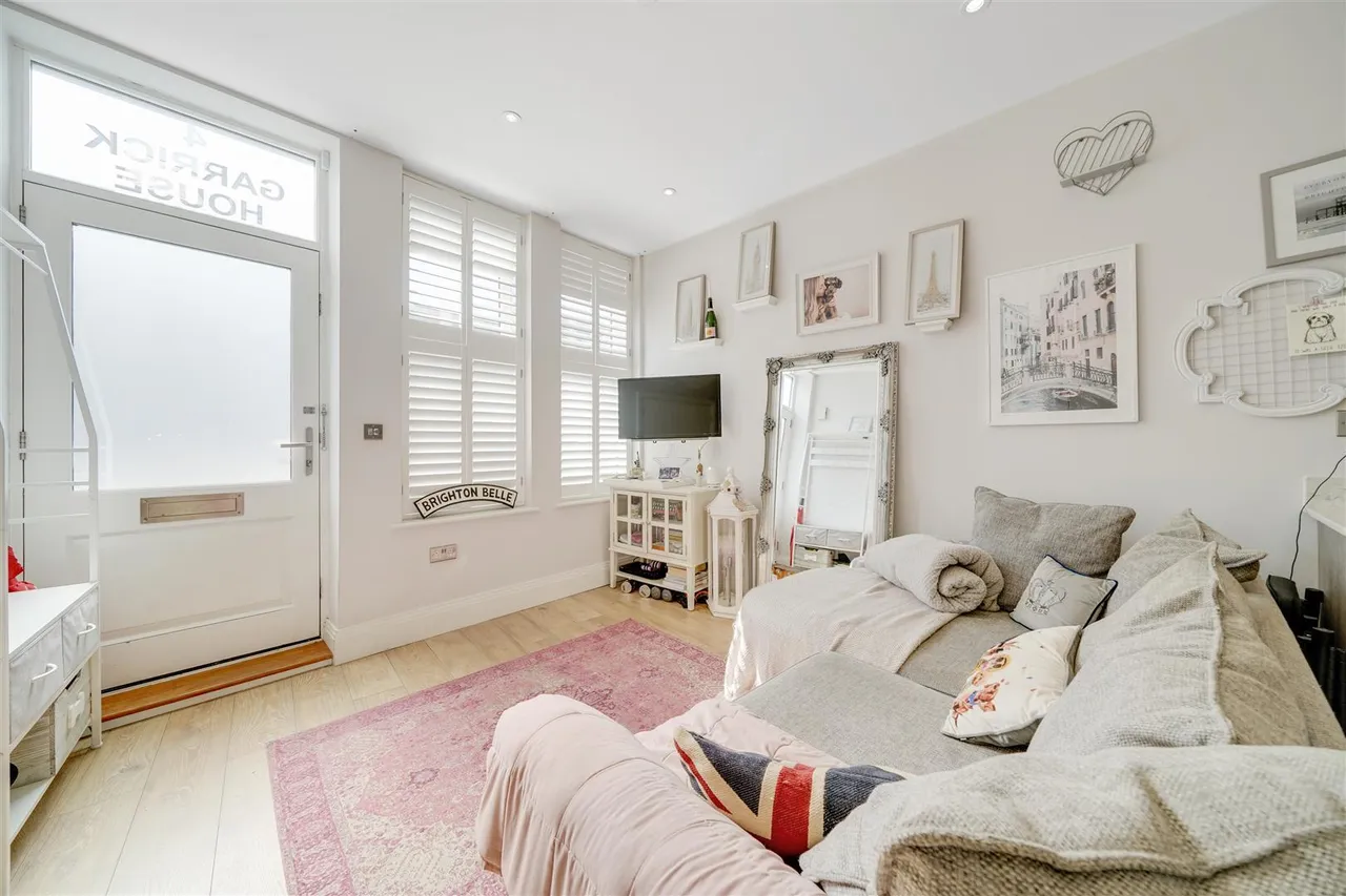 High Street, Hampton Hill, TW12, photo 2