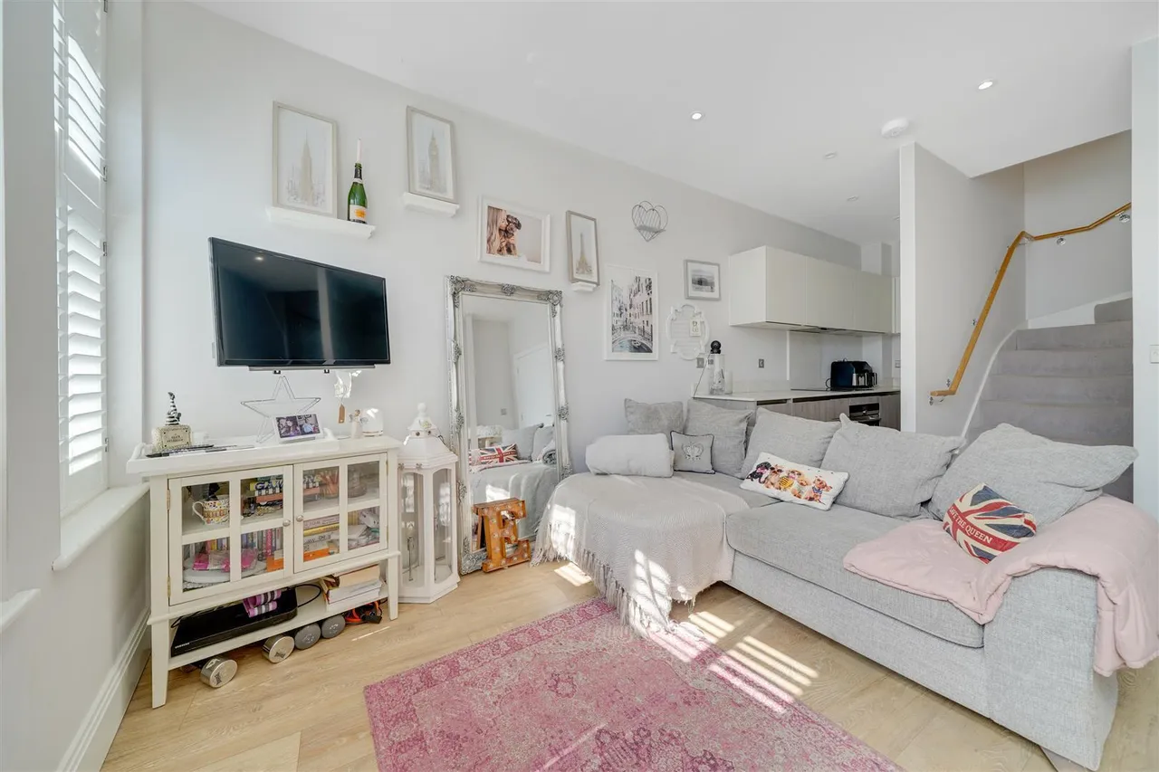 High Street, Hampton Hill, TW12, photo 5