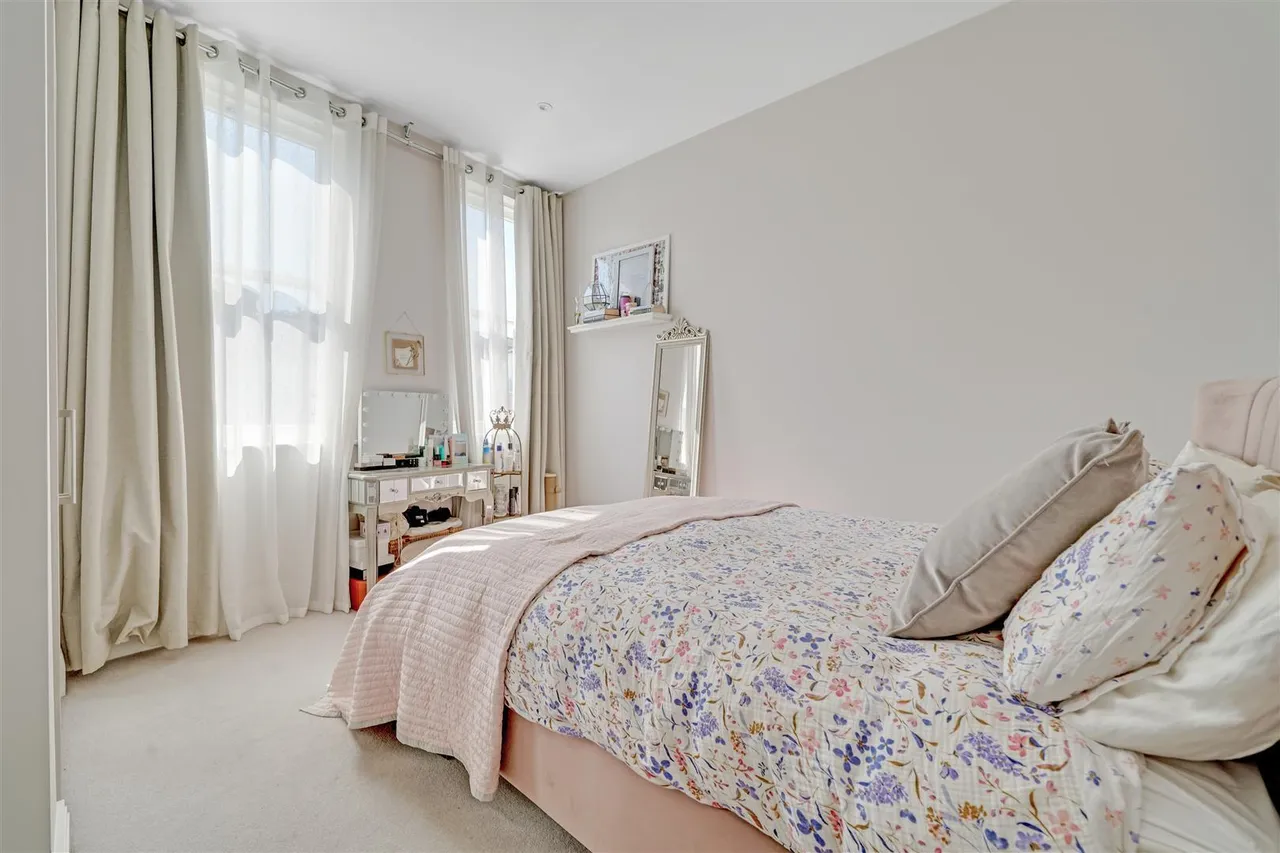 High Street, Hampton Hill, TW12, photo 4