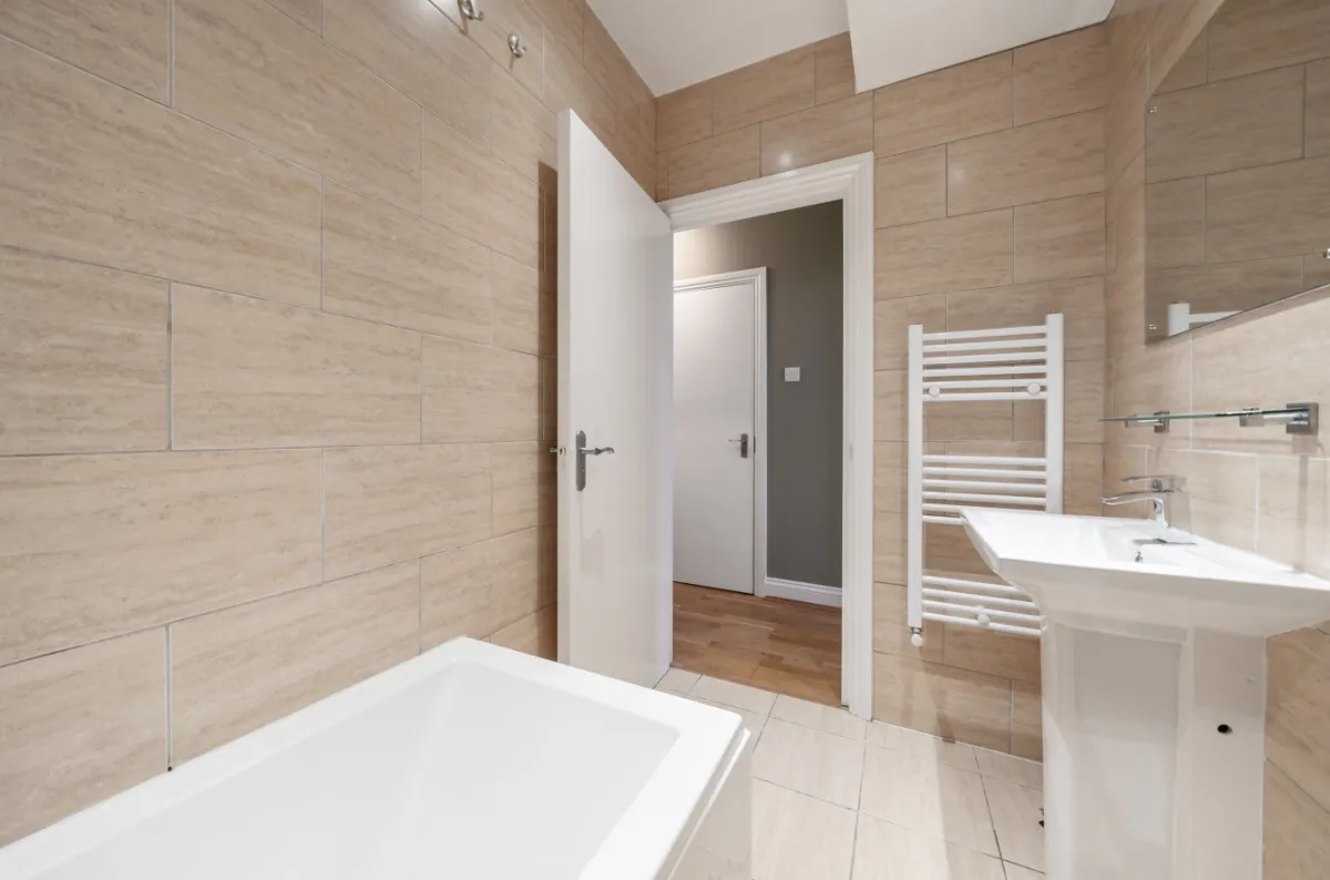 Merton Road, London, SW18, photo 20