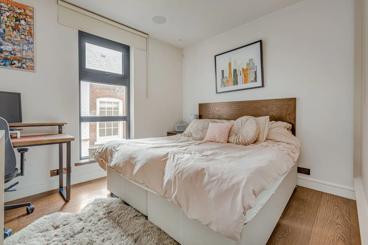 Wandsworth High Street, London, SW18, photo 6